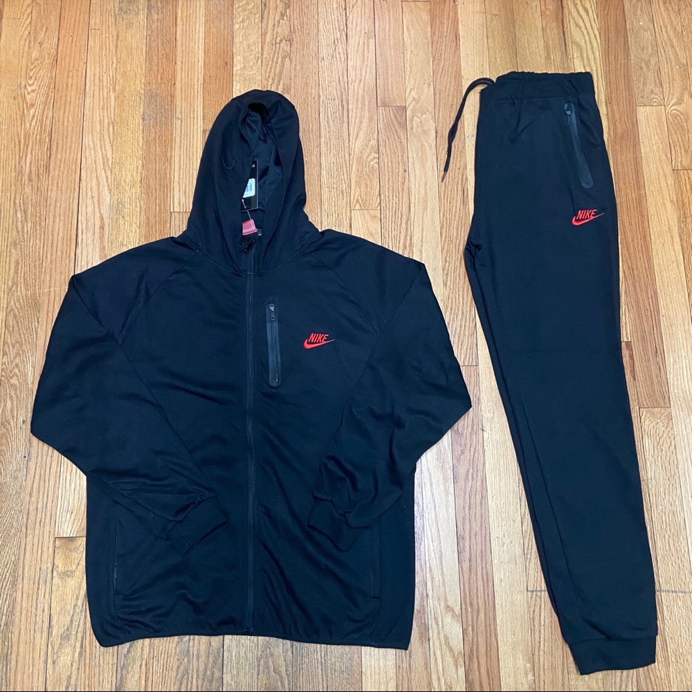 NIKE TECH JOGGERS